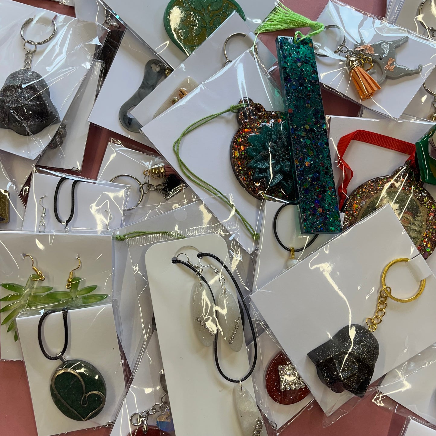 RESIN LUCKY DIP - 10 pcs Jewellery Keyrings And other items