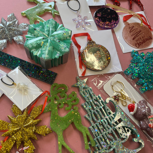 RESIN LUCKY DIP - 8 pcs of Christmas Resin