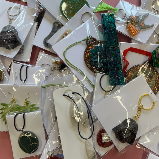 RESIN LUCKY DIP - 10 pcs Jewellery Keyrings And other items