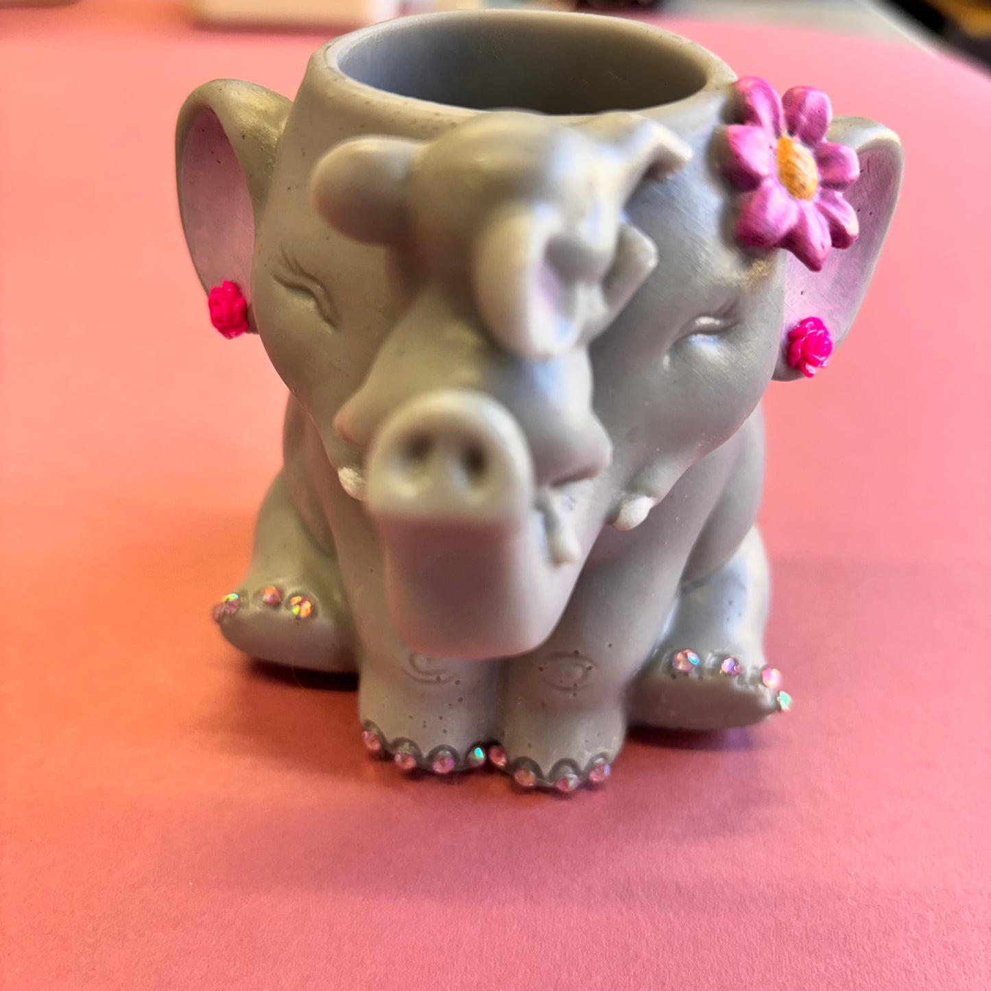 Mammy and Baby Elephant Pen Pot