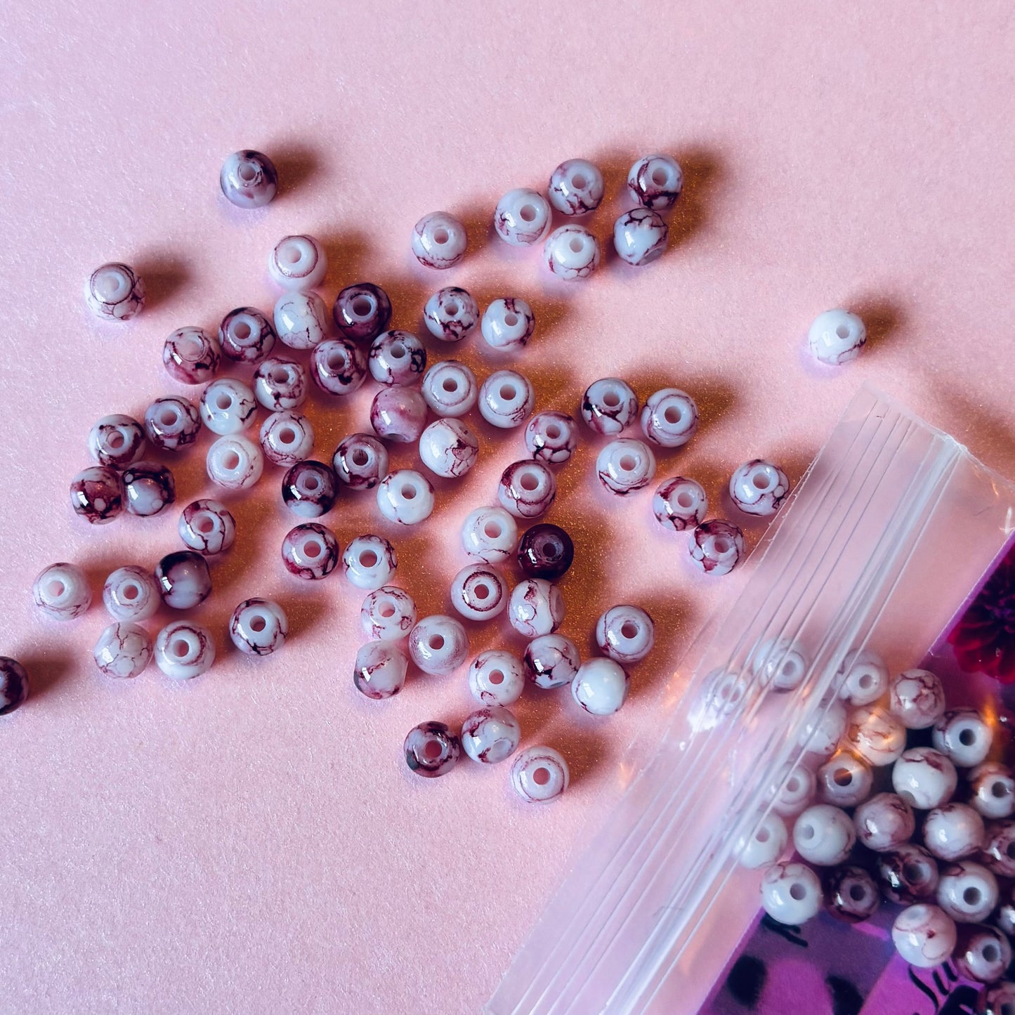 100 pcs 4mm White And Dark Red Marbled Glass Beads