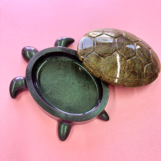 Stunning Dark Green Turtle Pot With Lid