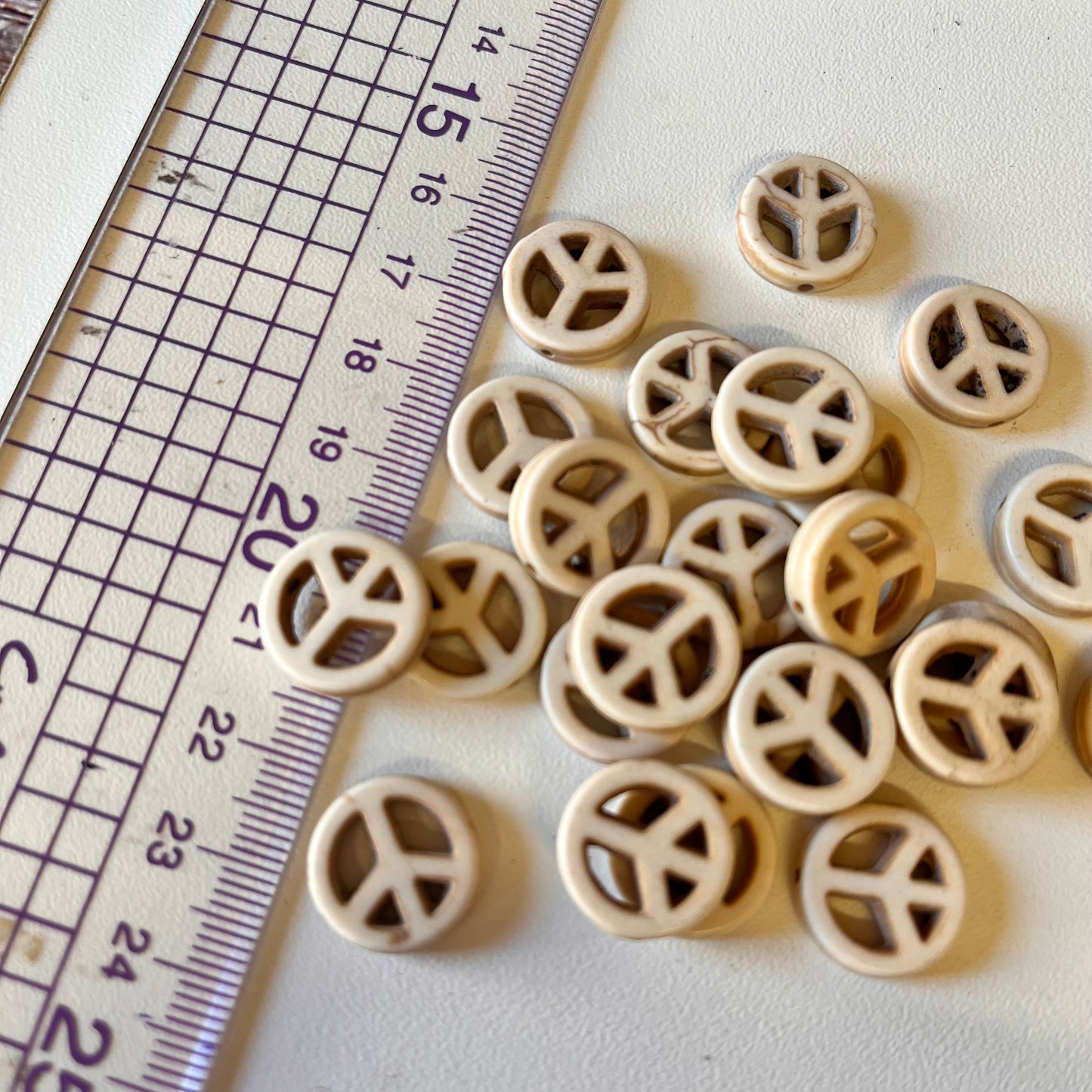 25 pcs Synthetic 12mm Howlite Peace Sign Cream Gemstone Beads