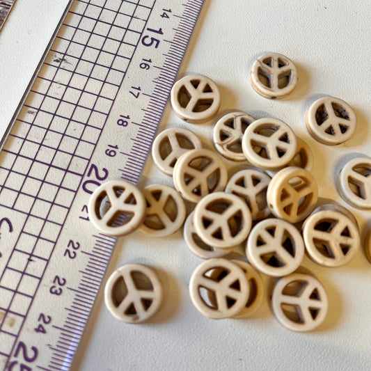 25 pcs Synthetic 12mm Howlite Peace Sign Cream Gemstone Beads