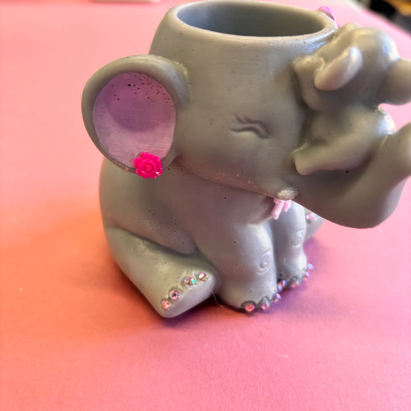 Mammy and Baby Elephant Pen Pot